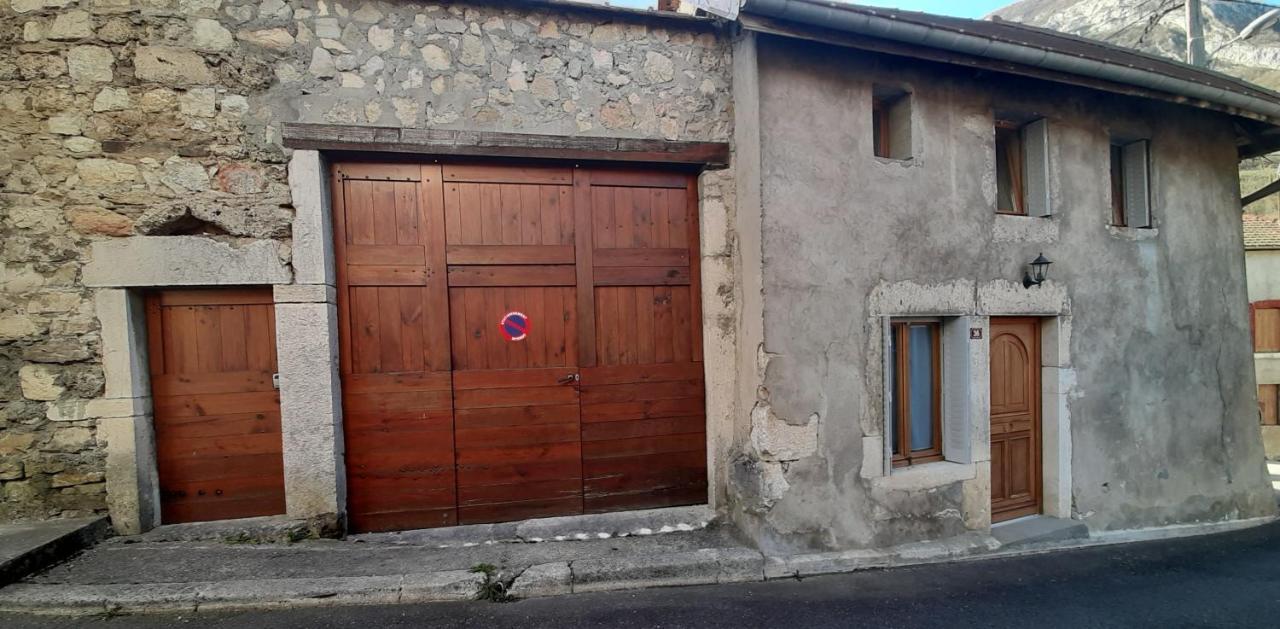 Petite Maison De Village Situee Entre Lacs, Cascades Et Montagnes Virieu-le-Grand Екстер'єр фото